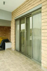 ابواب المنيوم سحاب بالرياض | جلاس تيك 0534802933 – فخامة وأناقة للمداخل والمساحات